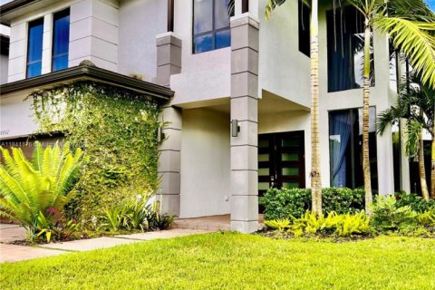 House in Miami, Florida 4 bedrooms, 241.27 sq.m. № 1830465 - photo 1