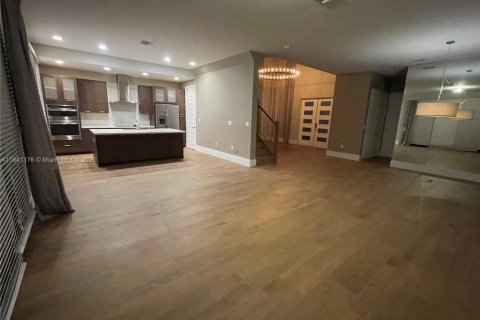 House in Miami, Florida 4 bedrooms, 241.27 sq.m. № 1830465 - photo 8