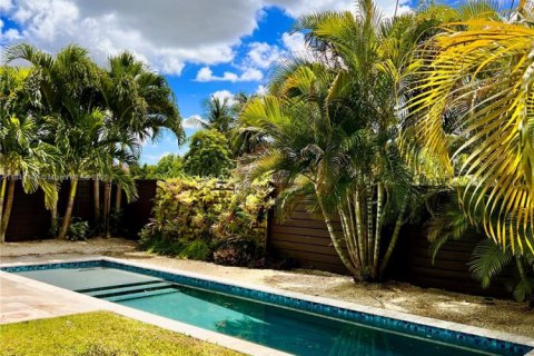 House in Miami, Florida 4 bedrooms, 241.27 sq.m. № 1830465 - photo 11