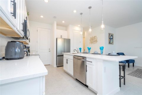 Townhouse in Davenport, Florida 3 bedrooms, 151.62 sq.m. № 2431098 - photo 15