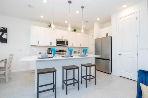 Townhouse in Davenport, Florida 3 bedrooms, 151.62 sq.m. № 2431098 - photo 12