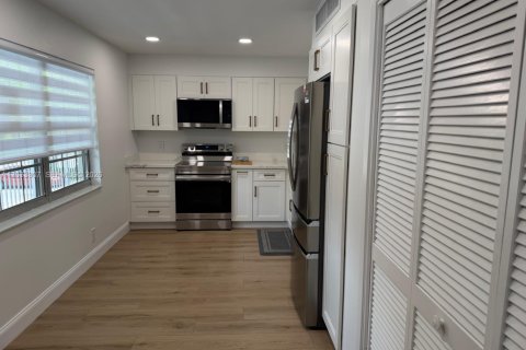 Condominio en Pompano Beach, Florida, 3 dormitorios  № 2078127