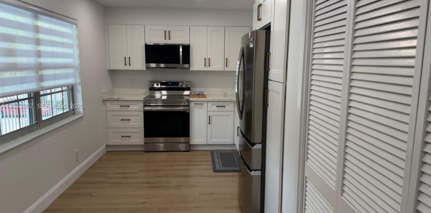 Condominio en Pompano Beach, Florida, 3 dormitorios  № 2078127