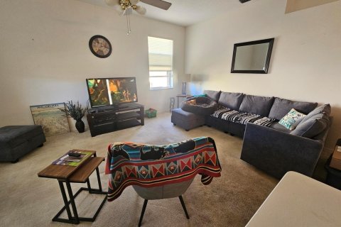 House in Port St. Lucie, Florida 2 bedrooms, 164.07 sq.m. № 2270647 - photo 5