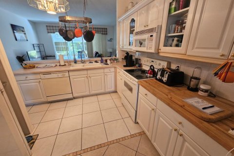 House in Port St. Lucie, Florida 2 bedrooms, 164.07 sq.m. № 2270647 - photo 19