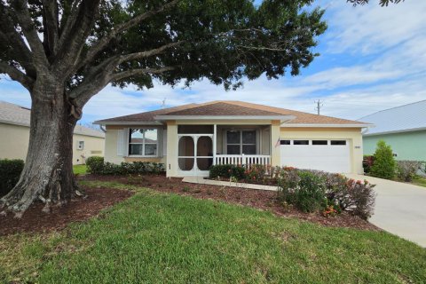 House in Port St. Lucie, Florida 2 bedrooms, 164.07 sq.m. № 2270647