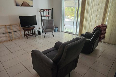 House in Port St. Lucie, Florida 2 bedrooms, 164.07 sq.m. № 2270647 - photo 22