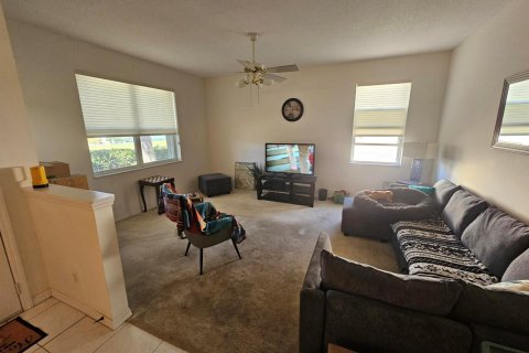 House in Port St. Lucie, Florida 2 bedrooms, 164.07 sq.m. № 2270647 - photo 6