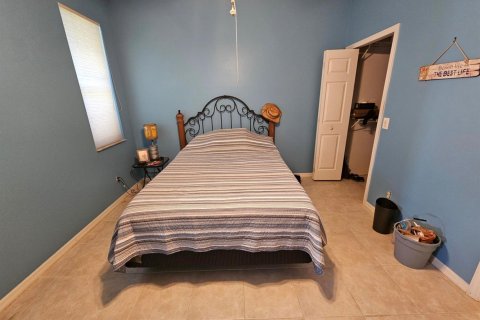 House in Port St. Lucie, Florida 2 bedrooms, 164.07 sq.m. № 2270647 - photo 16