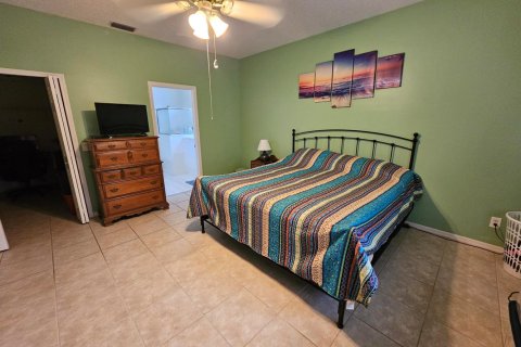 House in Port St. Lucie, Florida 2 bedrooms, 164.07 sq.m. № 2270647 - photo 8