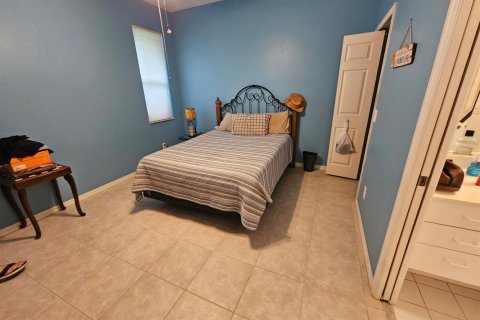 House in Port St. Lucie, Florida 2 bedrooms, 164.07 sq.m. № 2270647 - photo 17