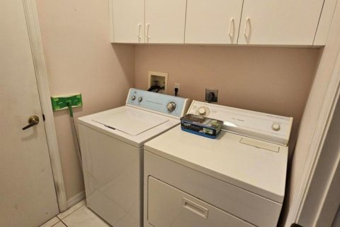 House in Port St. Lucie, Florida 2 bedrooms, 164.07 sq.m. № 2270647 - photo 23