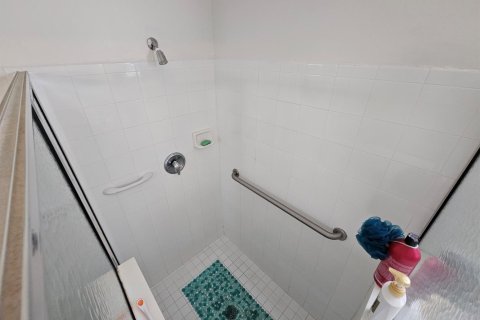 House in Port St. Lucie, Florida 2 bedrooms, 164.07 sq.m. № 2270647 - photo 14