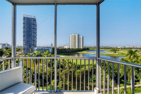 Condo in Hallandale Beach, Florida, 1 bedroom  № 2001047 - photo 30