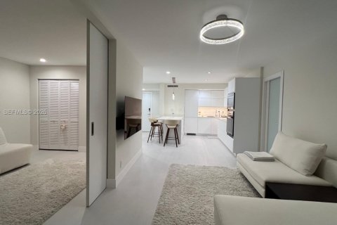 Condo in Hallandale Beach, Florida, 1 bedroom  № 2001047 - photo 23
