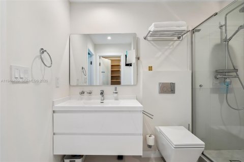 Condo in Hallandale Beach, Florida, 1 bedroom  № 2001047 - photo 22