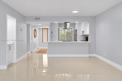 Copropriété à vendre à Weston, Floride: 2 chambres, 114.36 m2 № 2390166 - photo 7