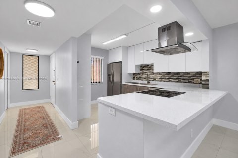 Copropriété à vendre à Weston, Floride: 2 chambres, 114.36 m2 № 2390166 - photo 9