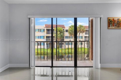 Copropriété à vendre à Weston, Floride: 2 chambres, 114.36 m2 № 2390166 - photo 12