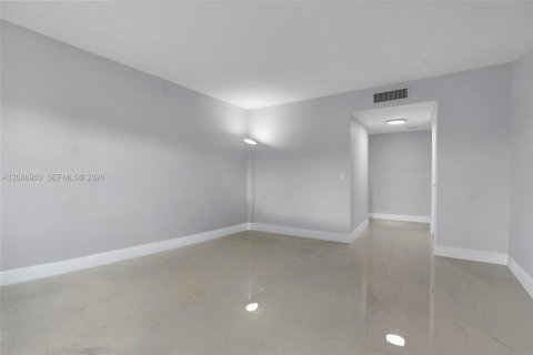 Copropriété à vendre à Weston, Floride: 2 chambres, 114.36 m2 № 2390166 - photo 14