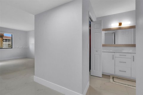Copropriété à vendre à Weston, Floride: 2 chambres, 114.36 m2 № 2390166 - photo 17