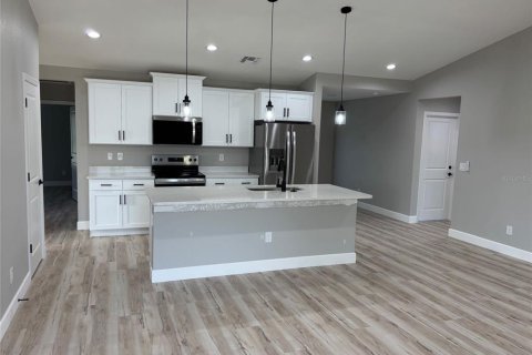 House in Cape Coral, Florida 4 bedrooms, 168.06 sq.m. № 1335173 - photo 9