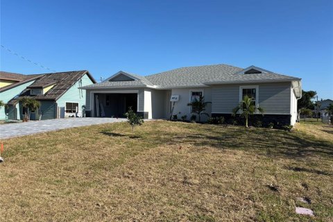 House in Cape Coral, Florida 4 bedrooms, 168.06 sq.m. № 1335173 - photo 4