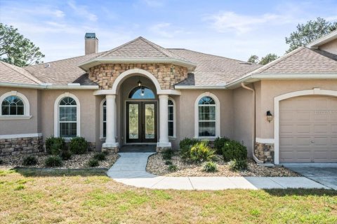 House in Weeki Wachee, Florida 3 bedrooms, 281.31 sq.m. № 1545332 - photo 3