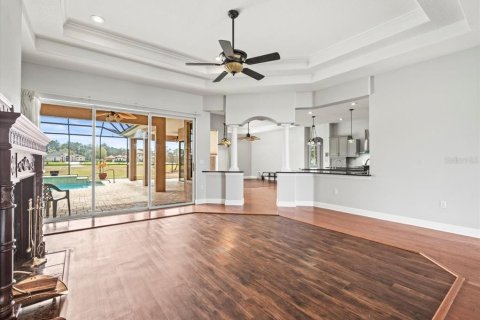 House in Weeki Wachee, Florida 3 bedrooms, 281.31 sq.m. № 1545332 - photo 8