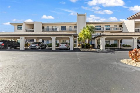 Condo in Punta Gorda, Florida, 2 bedrooms  № 2395869 - photo 5