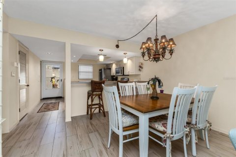 Condo in Punta Gorda, Florida, 2 bedrooms  № 2395869 - photo 14