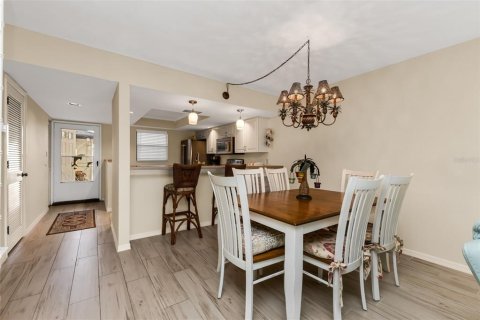 Condo in Punta Gorda, Florida, 2 bedrooms  № 2395869 - photo 15
