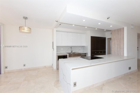 Condo in Aventura, Florida, 2 bedrooms  № 2042086 - photo 17