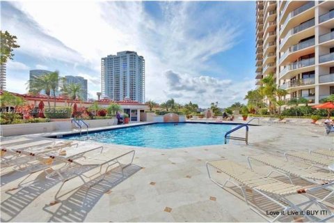 Condo in Aventura, Florida, 2 bedrooms  № 2042086 - photo 30