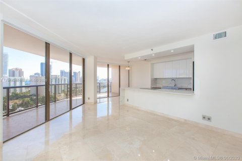 Condo in Aventura, Florida, 2 bedrooms  № 2042086 - photo 10