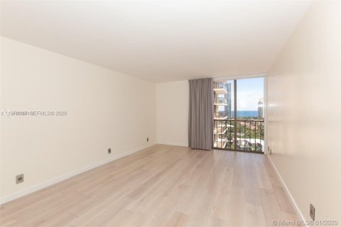 Condo in Aventura, Florida, 2 bedrooms  № 2042086 - photo 26