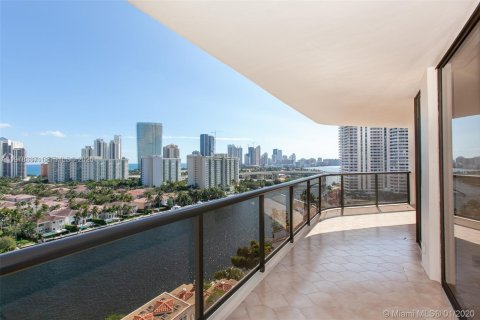 Condo in Aventura, Florida, 2 bedrooms  № 2042086 - photo 4