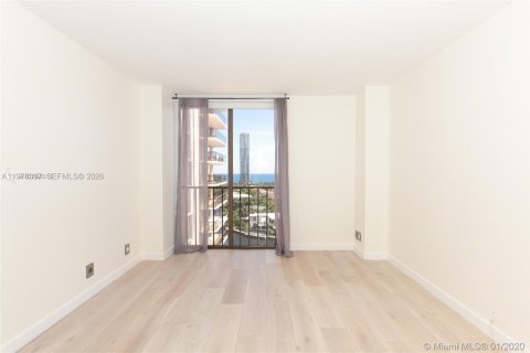 Condo in Aventura, Florida, 2 bedrooms  № 2042086 - photo 23