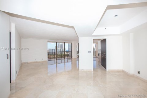 Condo in Aventura, Florida, 2 bedrooms  № 2042086 - photo 11