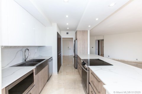 Condo in Aventura, Florida, 2 bedrooms  № 2042086 - photo 18