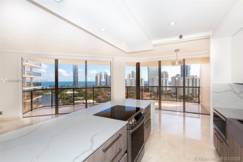 Condo in Aventura, Florida, 2 bedrooms  № 2042086