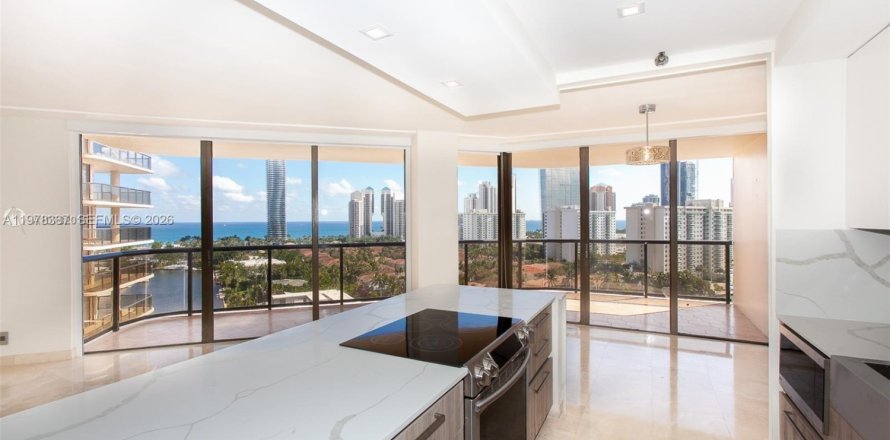 Condo in Aventura, Florida, 2 bedrooms  № 2042086