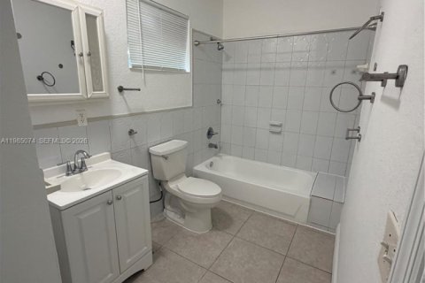 Снять в аренду виллу или дом в Майами, Флорида 1 спальня, 130.43м2, № 2050874 - фото 7