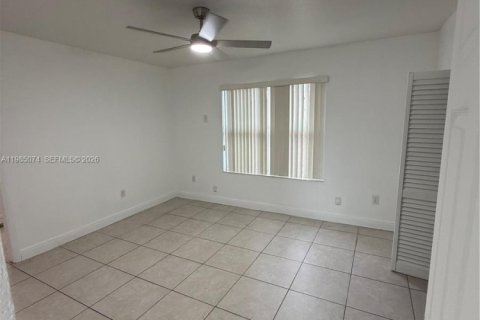 Снять в аренду виллу или дом в Майами, Флорида 1 спальня, 130.43м2, № 2050874 - фото 5