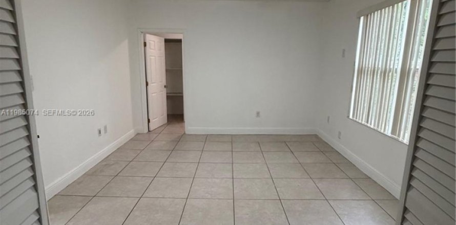 Дом в Майами, Флорида 1 спальня, 130.43м2 № 2050874