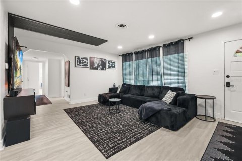 House in Orlando, Florida 3 bedrooms, 185.34 sq.m. № 2239453 - photo 22