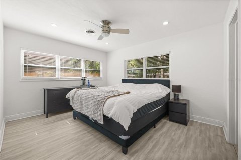 House in Orlando, Florida 3 bedrooms, 185.34 sq.m. № 2239453 - photo 14