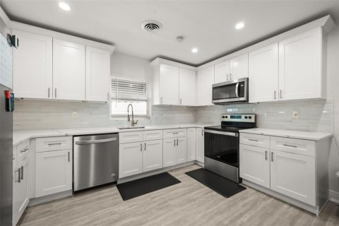 House in Orlando, Florida 3 bedrooms, 185.34 sq.m. № 2239453 - photo 7