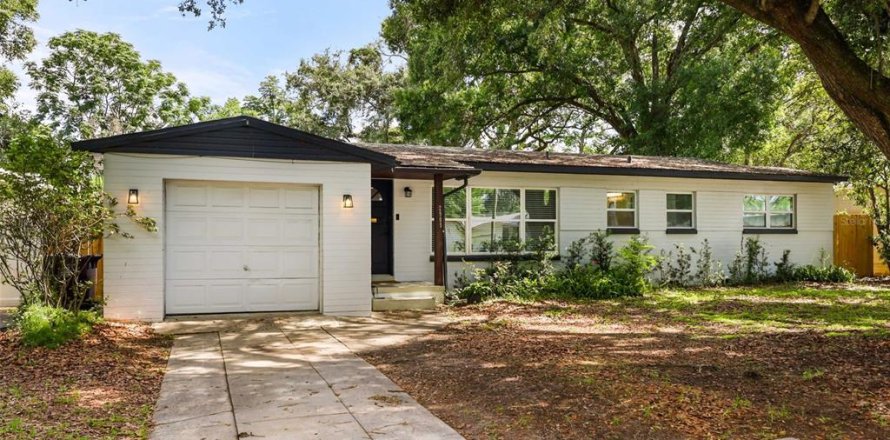 House in Orlando, Florida 3 bedrooms, 185.34 sq.m. № 2239453