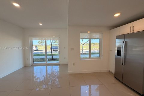 Touwnhouse à vendre à Homestead, Floride: 4 chambres, 129.88 m2 № 2025373 - photo 5